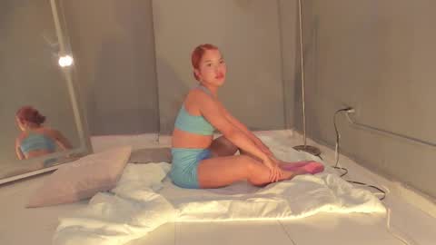 Snapshot of everyh chatting on 09/10/25, 07:58 Sophia online show from 09/10/25, 07:58