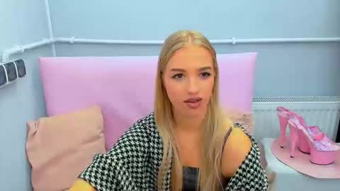 Snapshot of evettegold chatting on 09/17/25, 03:24 Eve online show from 09/17/25, 03:24