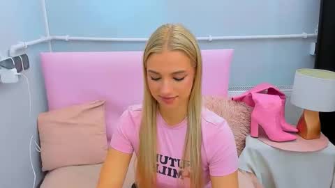 Snapshot of evettegold chatting on 09/20/25, 03:02 Eve online show from 09/20/25, 03:02