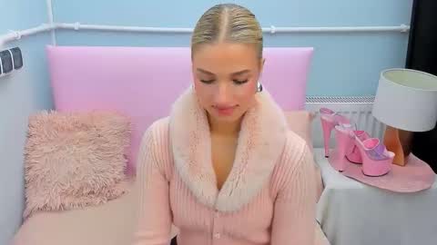 Snapshot of evettegold chatting on 10/15/25, 03:45 Eve online show from 10/15/25, 03:45