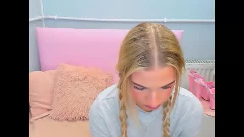 Snapshot of evettegold chatting on 10/28/25, 05:04 Eve online show from 10/28/25, 05:04