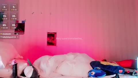 Snapshot of evevalentine_ chatting on 09/15/25, 07:14 Eva  online show from 09/15/25, 07:14