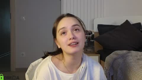 Snapshot of evi_woow chatting on 02/02/25, 11:32 evi_woow online show from 02/02/25, 11:32