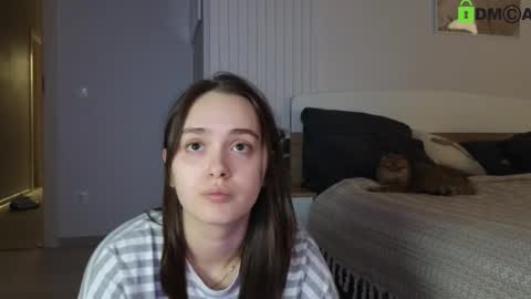 Snapshot of evi_woow chatting on 03/04/25, 11:43 evi_woow online show from 03/04/25, 11:43