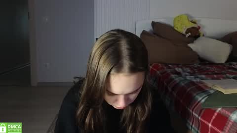 evi_woow online show from 11/18/25, 06:01