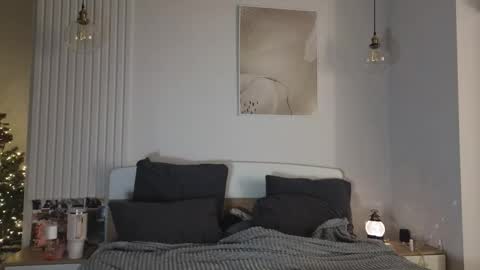 evi_woow online show from 12/16/25, 10:48