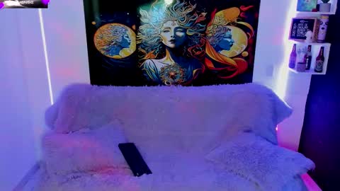 Snapshot of evie99_ chatting on 02/13/25, 07:10 Evie99  online show from 02/13/25, 07:10