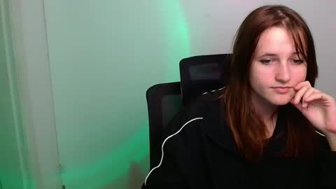 Snapshot of evie_leee chatting on 11/07/25, 02:06 Evie online show from 11/07/25, 02:06