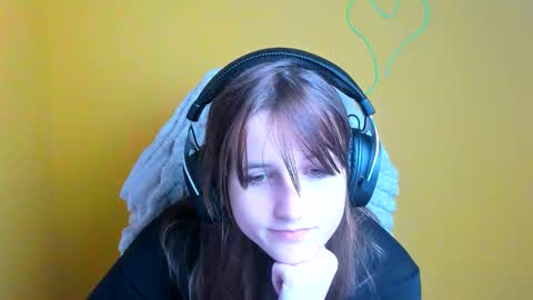 Evie online show from 11/12/25, 06:19