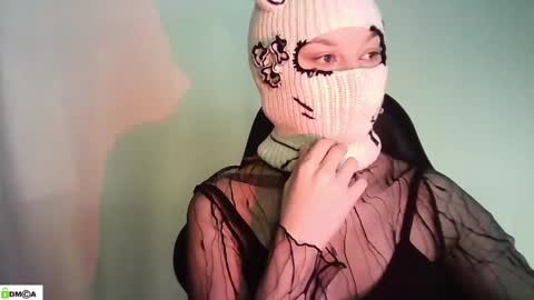 Snapshot of evie_muna chatting on 05/02/26, 01:54 Renesme White Im here from Monday to Friday online show from 05/02/26, 01:54
