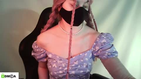 Snapshot of evie_muna chatting on 06/22/26, 02:57 Renesme White Im here from Monday to Friday online show from 06/22/26, 02:57