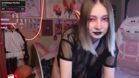 Evie online show from 10/30/25, 09:26