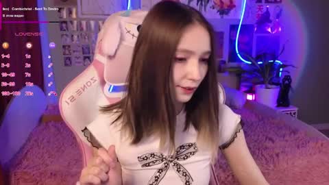 Snapshot of evie_rosen chatting on 05/11/26, 04:04 Evie online show from 05/11/26, 04:04