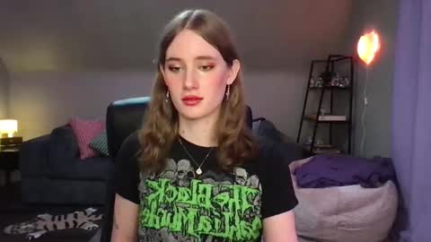 Evie3 online show from 02/25/25, 12:36