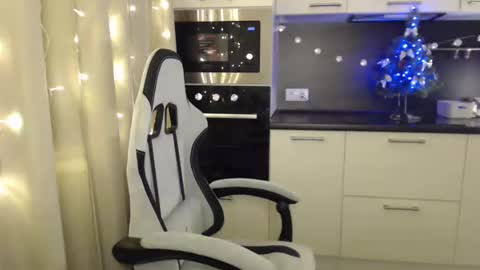 Lessie online show from 12/20/24, 08:55