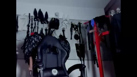Snapshot of evil_sammy chatting on 07/03/26, 06:14 Mistress Sammy online show from 07/03/26, 06:14
