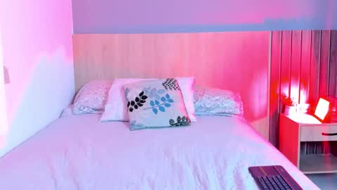 Snapshot of evilraven_ chatting on 11/29/25, 04:04 evilraven_ online show from 11/29/25, 04:04