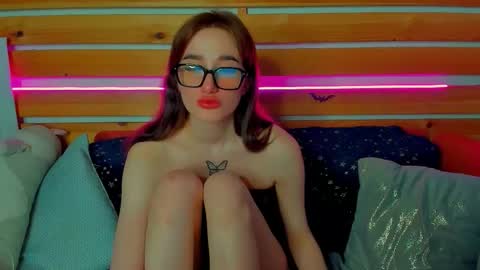 Snapshot of evisdailyy chatting on 01/15/26, 01:21 Evis online show from 01/15/26, 01:21