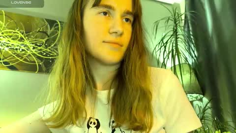 Snapshot of evona_ chatting on 02/17/26, 09:32 Kleya online show from 02/17/26, 09:32