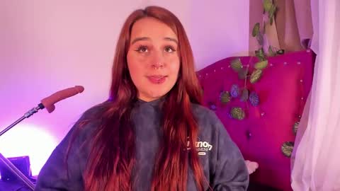 Snapshot of evy_orange1 chatting on 01/31/25, 01:43 EVY online show from 01/31/25, 01:43