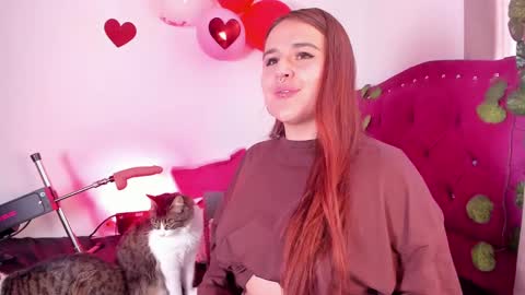 Snapshot of evy_orange1 chatting on 02/08/25, 01:22 EVY online show from 02/08/25, 01:22