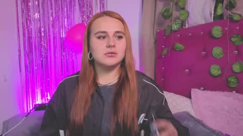 Snapshot of evy_orange1 chatting on 09/14/25, 02:33 EVY online show from 09/14/25, 02:33