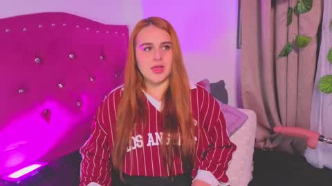 Snapshot of evy_orange1 chatting on 09/29/25, 12:38 EVY online show from 09/29/25, 12:38