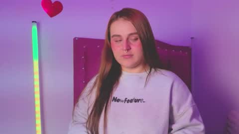 Snapshot of evy_orange1 chatting on 10/10/25, 12:53 EVY online show from 10/10/25, 12:53