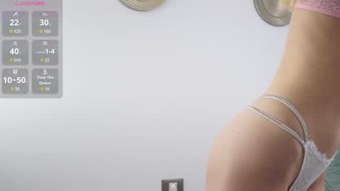 Snapshot of evymiuu chatting on 11/30/25, 08:51 Evy online show from 11/30/25, 08:51