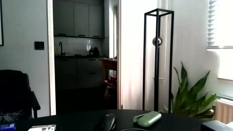 exibist79 online show from 12/18/25, 09:26