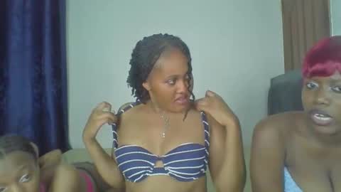 Snapshot of exotic_cutiee chatting on 04/18/26, 10:32 exotic_cutiee online show from 04/18/26, 10:32