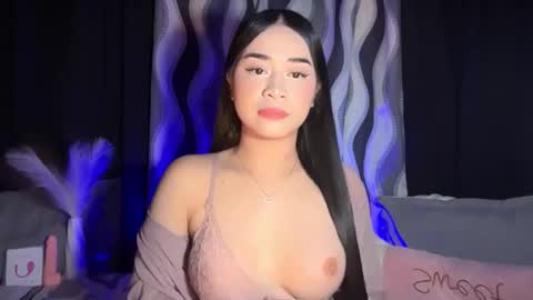 Snapshot of expensivets_chloe chatting on 10/13/25, 10:26 chloee online show from 10/13/25, 10:26