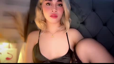 Snapshot of expensivets_chloe chatting on 05/24/26, 05:29 chloee online show from 05/24/26, 05:29
