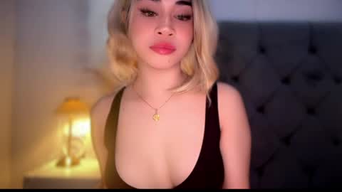 Snapshot of expensivets_chloe chatting on 05/26/26, 10:28 chloee online show from 05/26/26, 10:28