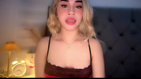 Snapshot of expensivets_chloe chatting on 05/27/26, 06:49 chloee online show from 05/27/26, 06:49