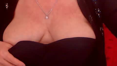 Snapshot of experiencedalana chatting on 01/10/25, 02:04 Alana online show from 01/10/25, 02:04