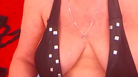 Snapshot of experiencedalana chatting on 01/12/25, 01:53 Alana online show from 01/12/25, 01:53