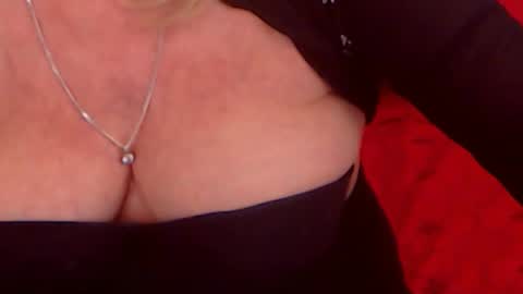 Snapshot of experiencedalana chatting on 01/19/25, 02:57 Alana online show from 01/19/25, 02:57