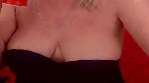 Snapshot of experiencedalana chatting on 01/24/25, 10:51 Alana online show from 01/24/25, 10:51