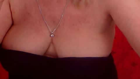Snapshot of experiencedalana chatting on 01/25/25, 01:54 Alana online show from 01/25/25, 01:54