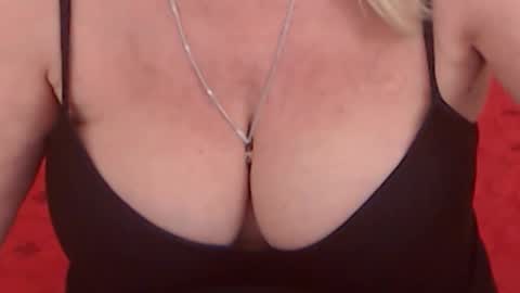 Snapshot of experiencedalana chatting on 03/09/25, 12:21 Alana online show from 03/09/25, 12:21