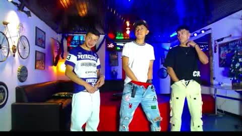 extrangers online show from 12/15/25, 01:15