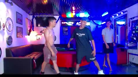 extrangers online show from 01/05/26, 05:27