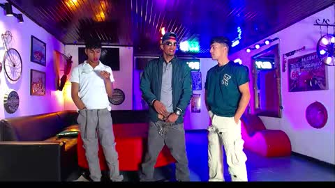 extrangers online show from 02/05/26, 01:16