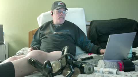 Eyeswideshut63 online show from 12/30/24, 12:22