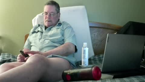 Eyeswideshut63 online show from 02/12/25, 05:37