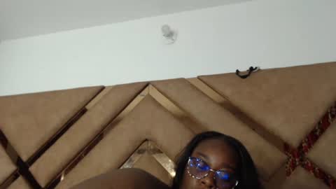 eyshaexotii online show from 04/01/26, 01:50