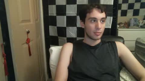 Ezra Naamah online show from 02/02/25, 11:42