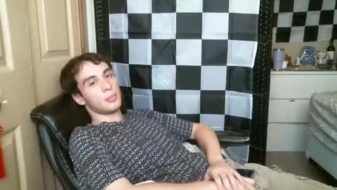 Ezra Naamah online show from 02/11/25, 04:56