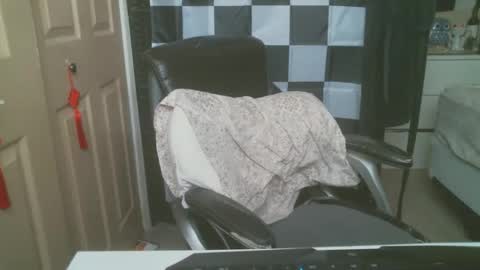 Ezra Naamah online show from 03/06/25, 09:42